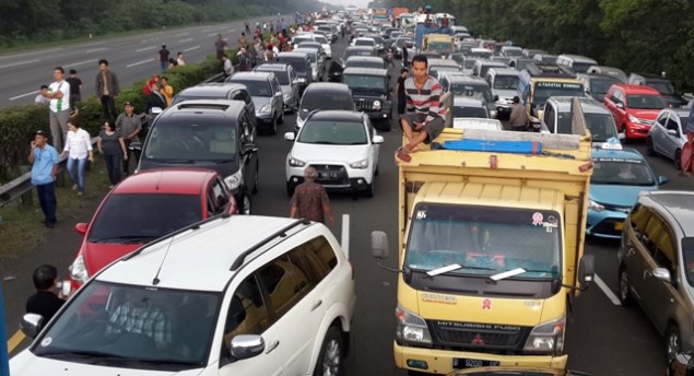 Tol Jakarta-Cikampek Macet dari Cawang hingga Karawang Barat