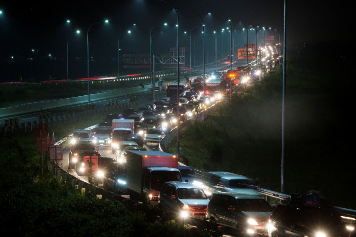 Tol Brebes Timur Padat, Kendaraan Dialihkan Keluar Tol Kanci