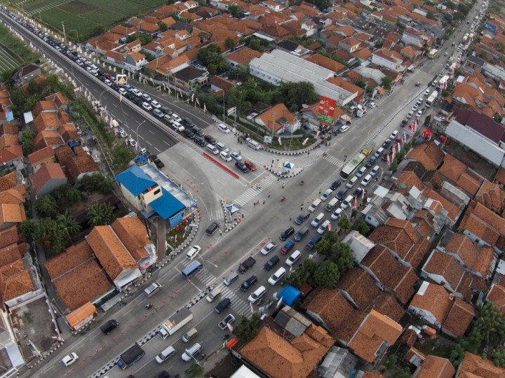 2 Pintu Tol Dibuka Urai Antrean di Tol Brebes Timur