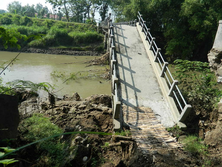 Jembatan Ambrol, 322 KK di Klaten Terisolasi