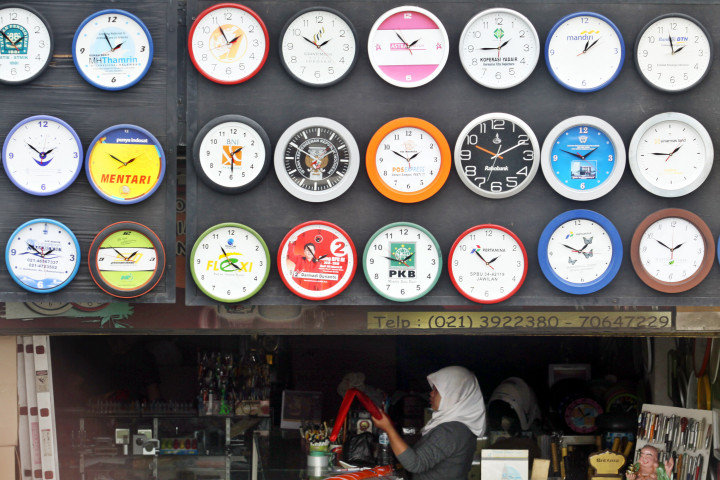 Toko Arloji di Padang Kebanjiran Pembeli
