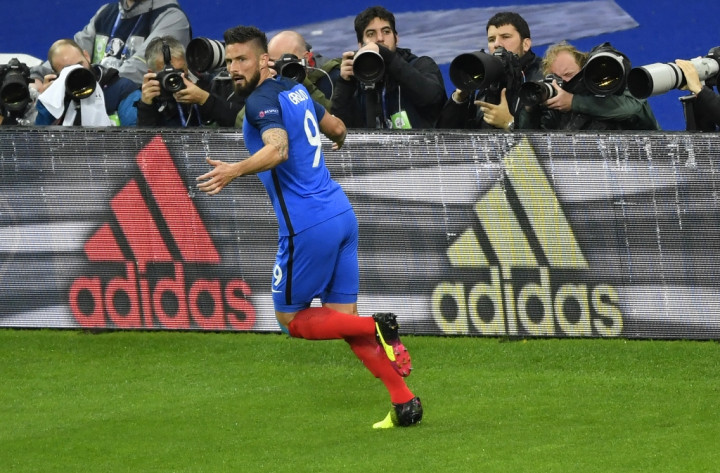 Babak I: Prancis Bantai Islandia