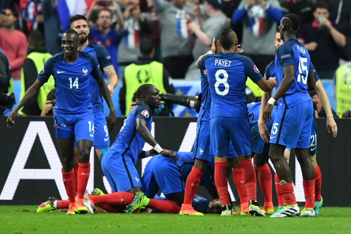 Giroud Cetak <i>Brace</i>, Prancis Pesta Gol ke Gawang Islandia
