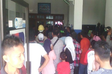 H-2, Pelabuhan Gresik masih Disesaki Pemudik ke Bawean