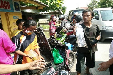 Premium Eceran Dijual di Brebes Rp40 Ribu per Liter