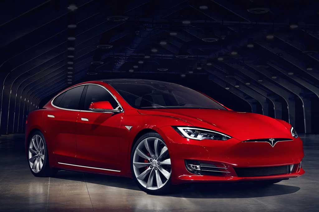 Sistem otonom milik Tesla Motors menelan korban jiwa. Tesla Motors