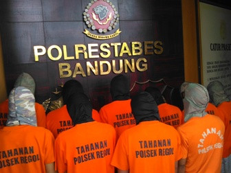 10 PKL Perusak Kantor Satpol PP Bandung Ditangkap