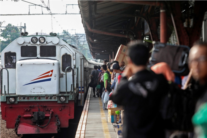 7 Kereta Tambahan di Stasiun Pasar Senen Telah Dioperasikan