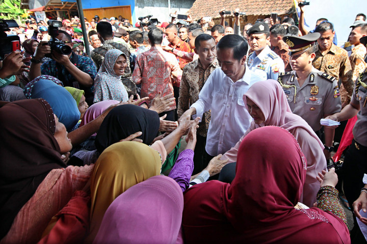 Beli Baju Lebaran, Jokowi Kunjungi Plaza Andalas