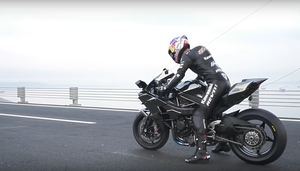Ninja H2R melesat sampai 400 kilometer per jam. Rideapart