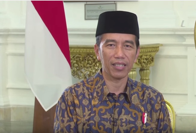 Jokowi Salat Id Bersama Ribuan Warga Padang di Masjid Raya