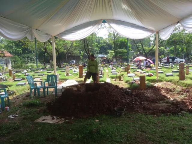 Lokasi pemakanan Husni berbaur dengan makam warga/MTVN/Whisnu Mardiansyah