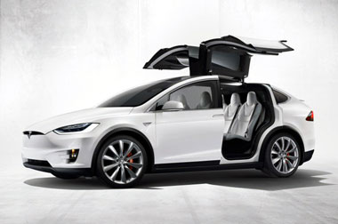 Autopilot Tesla Model X Diduga Tak Berfungsi