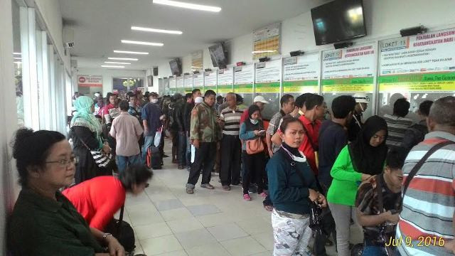 H+3 Lebaran, Stasiun Pasar Senen Masih Dipadati Pemudik