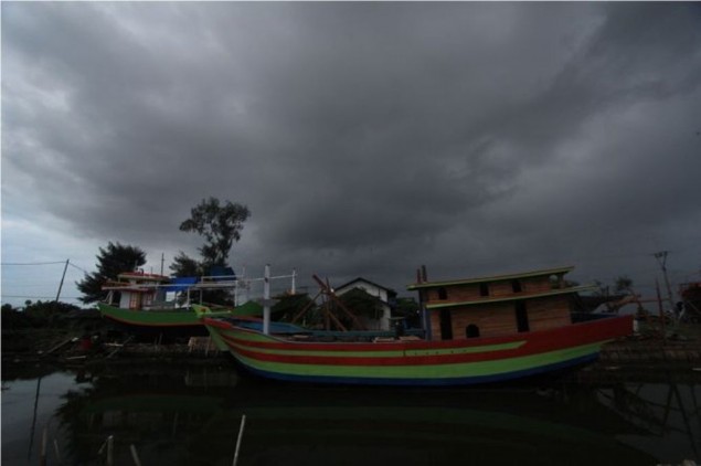 BMKG Peringatkan Potensi Hujan Lebat dan Gelombang Tinggi di Selatan Jawa