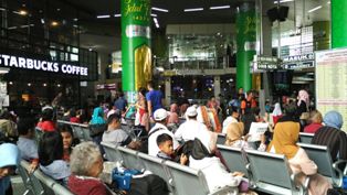 Pemudik Mulai Padati Stasiun Gambir