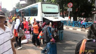 Terminal Kampung Rambutan Didominasi Pemudik dari Jabar dan Jateng