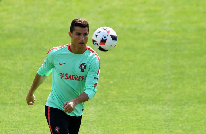 Lineker Sebut Ronaldo Pantas Raih Trofi Piala Eropa