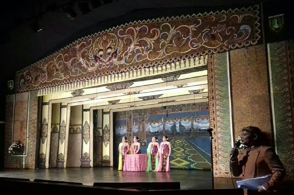 Aksi penari Gambyong di peringatan HUT Wayang orang Sriwedari Solo, MTVN - Pythag Kurniati