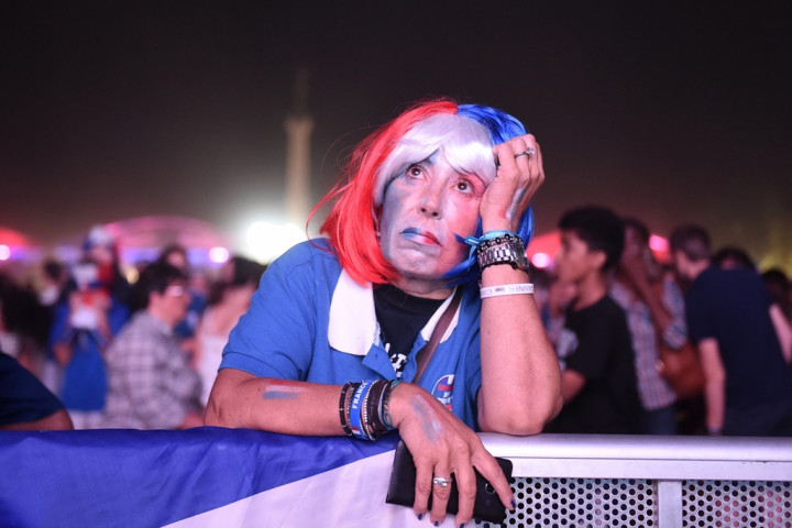 Sisi Mengharukan Antarsupoter Prancis dan Portugal Usai Laga Final