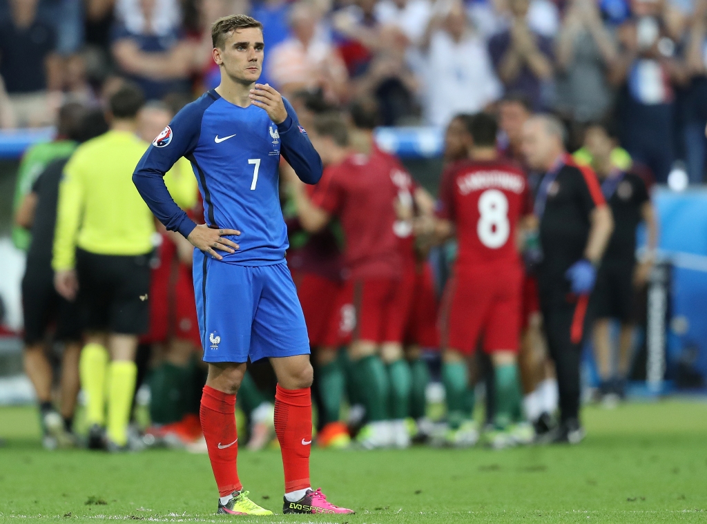 Antoine Griezmann nampak sedih usai Prancis dikalahkan Portugal (Valery HACHE / AFPP