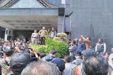 Aher: Atas Nama Negara, Pertahankan Lahan Disnak Jabar