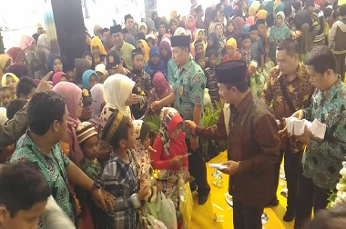 Bupati Jombang tak Ikuti Kampanye PNS Antar Anak-anak ke Sekolah