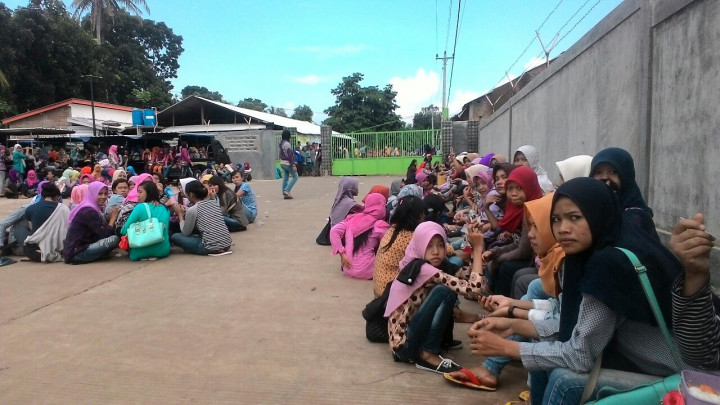 Gaji Molor, Ratusan Buruh Garmen Mogok Kerja