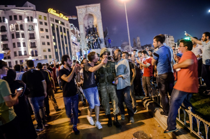 Bom Meledak di Gedung Parlemen Turki, Kudeta Dikabarkan Dipatahkan
