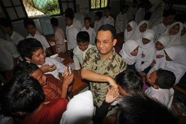 Temukan Pungli & <i>Bullying</i> di Sekolah, Anies: Laporkan