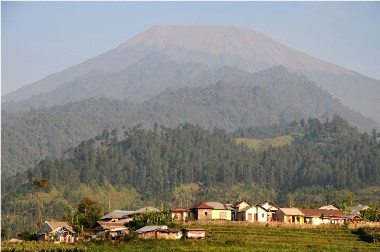Dua Pendaki Gunung Slamet Belum Ditemukan
