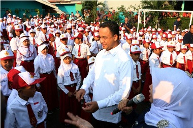 Hari Pertama Masuk Sekolah, Anies Baswedan Tinjau SDN di Bogor