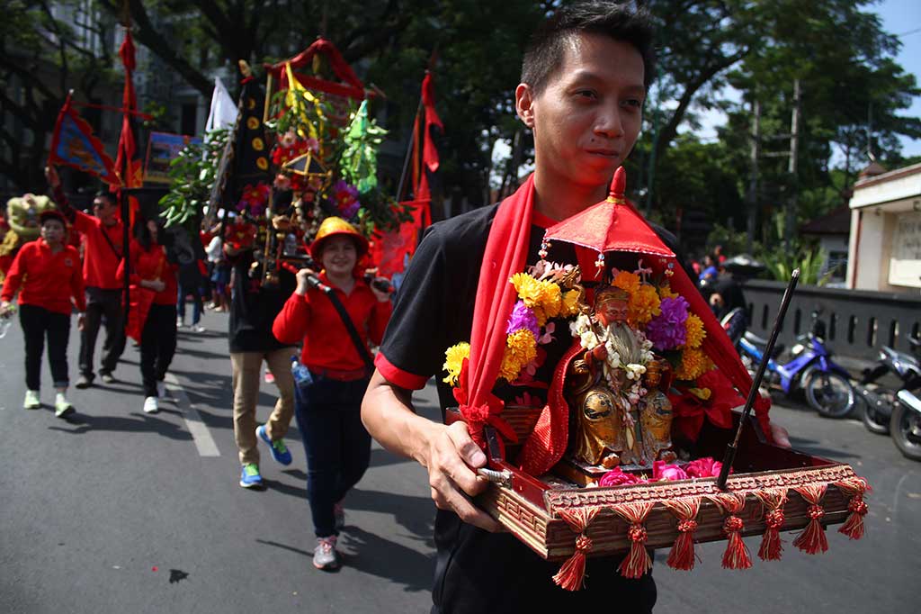 Ribuan Peserta Ikuti Kirab Budaya Lintas Agama di Malang
