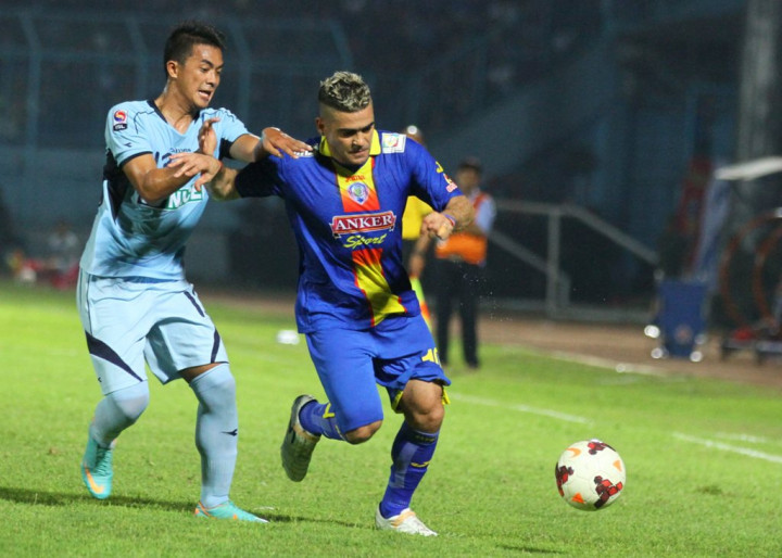 Babak I: Pertahanan Persela Masih Terlalu Kokoh untuk Arema Cronus