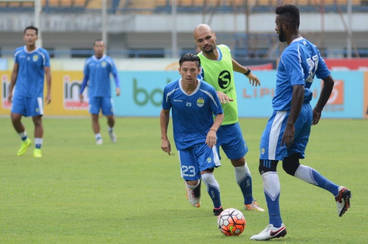 Misi Curi Poin, Persib Berkekuatan 20 Pemain ke Papua