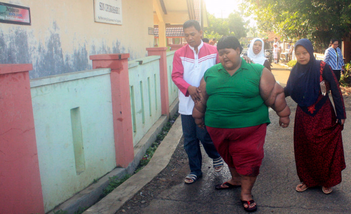 Sulit Berjalan, Guru Datangi Arya di Rumahnya