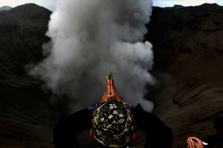 Umat Hindu Tengger Gelar Ritual Yadnya Kasada