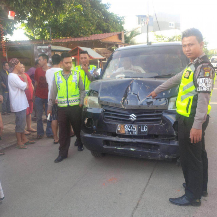 Sopir Minibus Kabur Usai Tabrak 3 Orang di Kelapa Dua