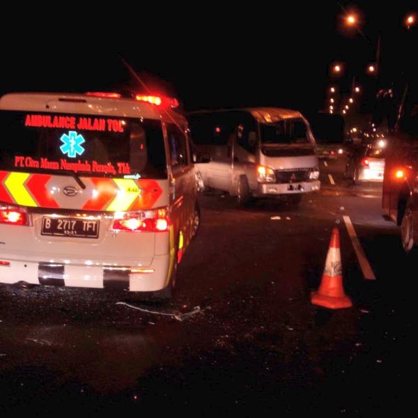 Kecelakaan Minibus Di Tol Cawang, Satu Orang Tewas