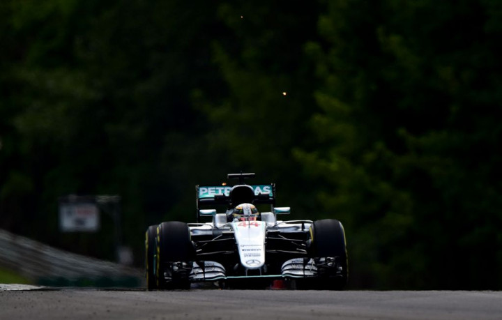 Hamilton <i>Crash</i> Hingga Tak Dapat Melanjutkan FP2