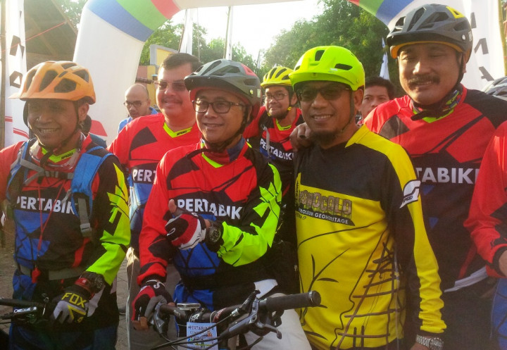 <i>Gowes</i> Santai Dirut Pertamina ke Sumur Minyak Berusia 100 Tahun