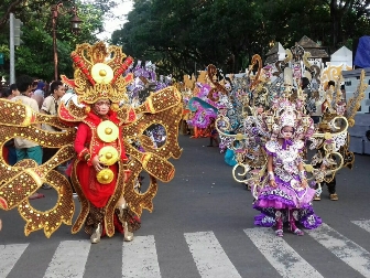 Piala Adipura Kirana Dikirab dengan Kereta Kencana
