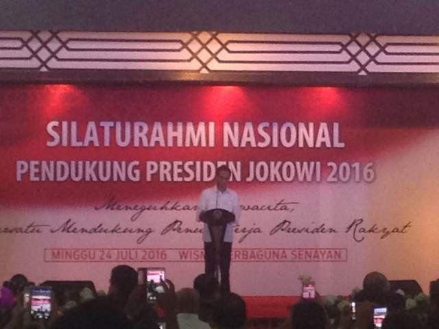Jokowi: Kalau Pejabat Kerja Tidak Becus, Lapor ke Saya! 