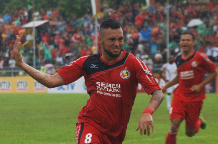 Babak I: Semen Padang Unggul Dua Gol atas Persib Bandung