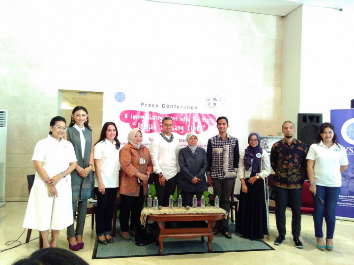 Marcell Siahaan Bernyanyi sambil Berbuat Baik