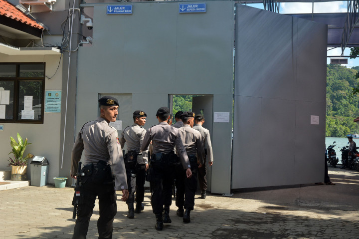 Dermaga Wijayapura Steril, Barracuda Menyeberang ke Nusakambangan