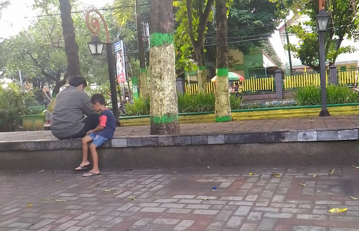 Pengemis Cilik di Alun-alun Jombang Kian Marak