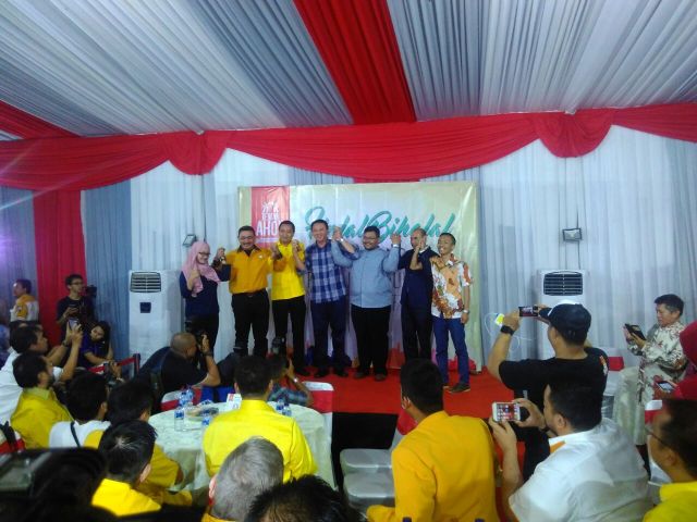 Ahok ketika mengikrarkan diri maju lewat jalur partai di markas Teman Ahok, Rabu (27/7/2016).MTVN/LB Ciputri