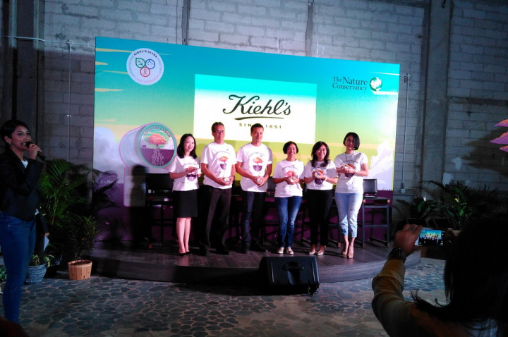 Nicholas Saputra Prihatin Habitat Orangutan Terancam