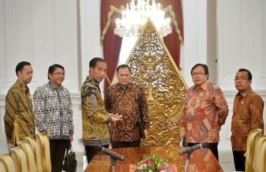 Jokowi: Pemerintah Perlu Konsistensi Dukungan Golkar